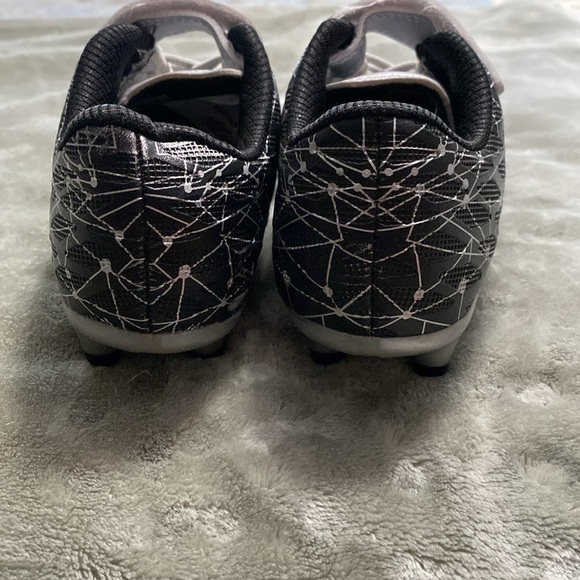 Kids' Silver and Black Athletic Cleats - Picture 4 of 5